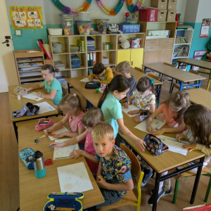 Zajęcia kształtujące świadomość ekologiczną/Krążenie wody w przyrodzie-eksperymenty-parowanie, skraplanie, zamarzanie/czerwiec 2025/0b